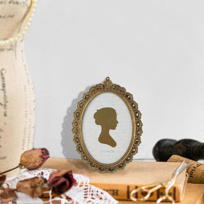 Sunlit Vintage Picture Frame 4x6 Inch, Oval Antique Photo Frames with Glass Front, Luxury Photo Display, Tabletop Wall Hanging, Gift Ideas, White