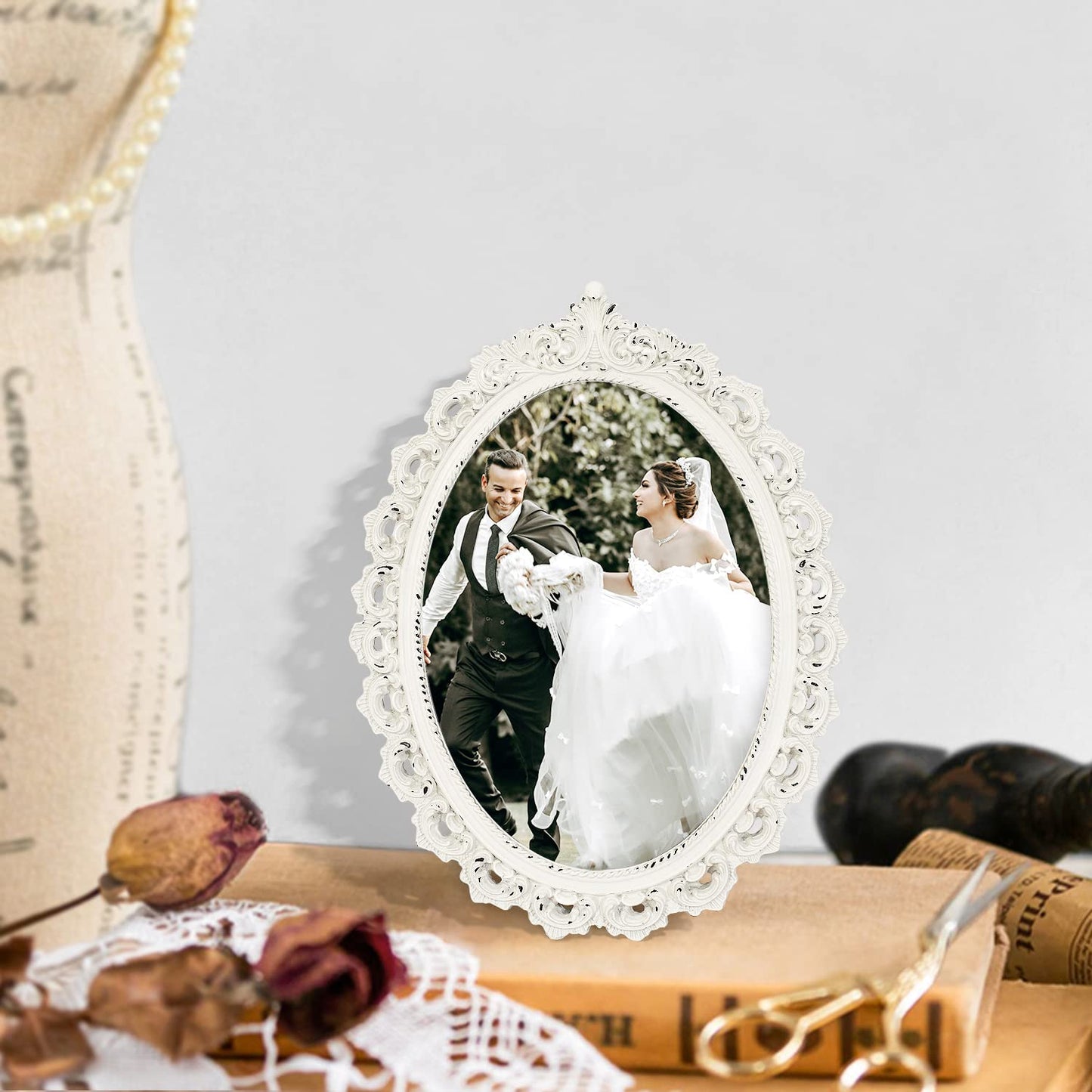 Sunlit Vintage Picture Frame 4x6 Inch, Oval Antique Photo Frames with Glass Front, Luxury Photo Display, Tabletop Wall Hanging, Gift Ideas, White